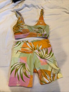 Rip Curl Tropical Print Swimsuit Set - Floral Crop Top & Biker Shorts